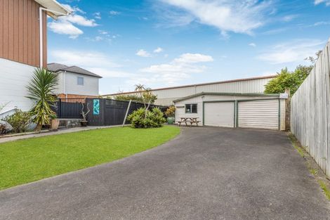 Photo of property in 12 Finlow Drive, Te Atatu South, Auckland, 0610