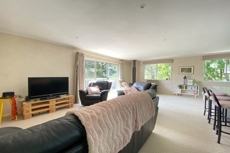 Photo of property in 37 Onedin Place, Titirangi, Auckland, 0604