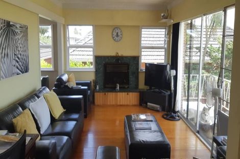 Photo of property in 21 Fowler Street, Northcote, Auckland, 0627