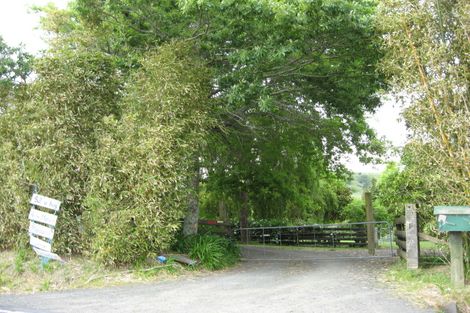 Photo of property in 990 Old North Road, Waimauku, 0882