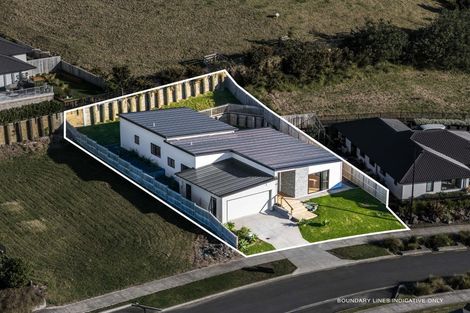 Photo of property in 16 Awa Avenue, Helensville, 0800