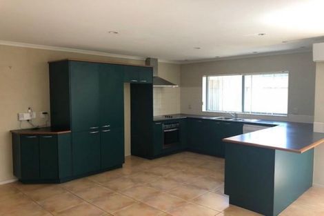 Photo of property in 2 Brosna Place, East Tamaki, Auckland, 2016