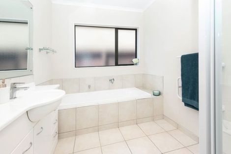 Photo of property in 9 Franshell Crescent, East Tamaki, Auckland, 2013