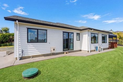 Photo of property in 33 Woodridge Drive, Stanmore Bay, Whangaparaoa, 0932