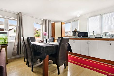 Photo of property in 37 Titirangi Road, New Lynn, Auckland, 0600