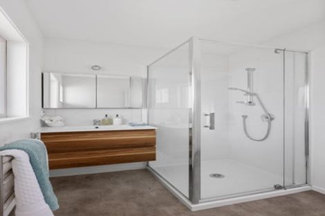 Photo of property in 4/760 Beach Road, Browns Bay, Auckland, 0630