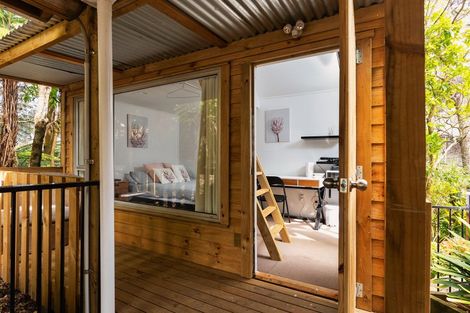 Photo of property in 11a Woodfern Crescent, Titirangi, Auckland, 0604