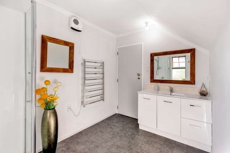Photo of property in 5 Rangitira Avenue, Palmerston North, 4414