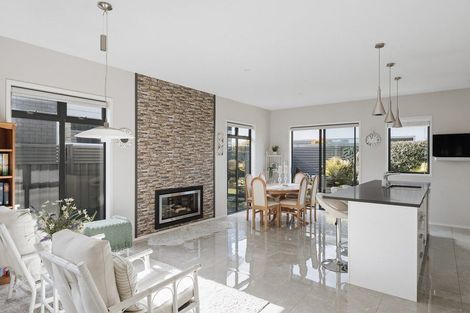 Photo of property in 37 Coast Boulevard, Papamoa Beach, Papamoa, 3118