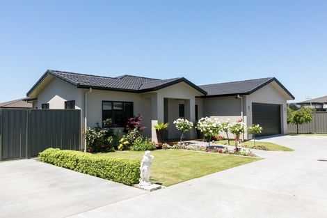 Photo of property in 15 Hawea Place, Poraiti, Napier, 4112