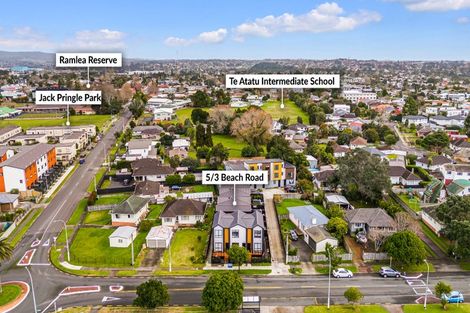 Photo of property in 5/3 Beach Road, Te Atatu Peninsula, 0610