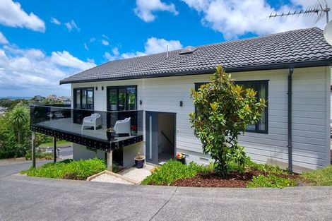 Photo of property in 1/16 Clematis Avenue, Murrays Bay, Auckland, 0630