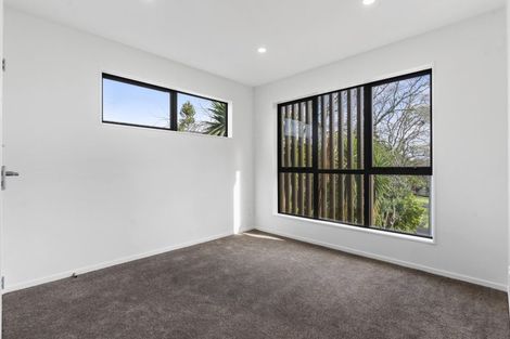 Photo of property in 8a Tahinga Street, Northcote, Auckland, 0627