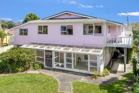 Photo of property in 14 Manga-pirau Street, Waikawa Beach, Manakau, 5573