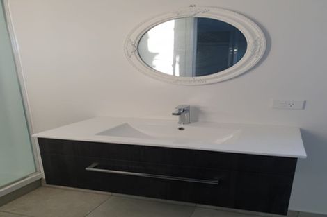 Photo of property in 9 Neil Avenue, Te Atatu Peninsula, Auckland, 0610