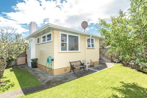 Photo of property in 2 Borlase Place, Aramoho, Whanganui, 4500