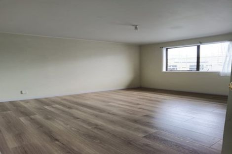 Photo of property in 16 Massine Place, Randwick Park, Auckland, 2105