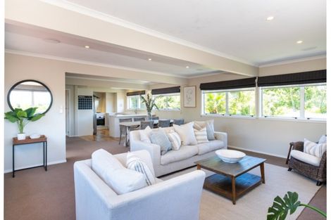 Photo of property in 15 Emerald Hill, Havelock North, 4130