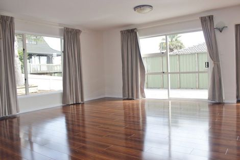 Photo of property in 1/32a Bronzewing Terrace, Unsworth Heights, Auckland, 0632