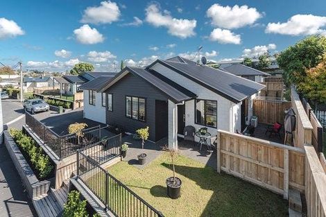 Photo of property in 1/142 Forest Lake Road, Forest Lake, Hamilton, 3200