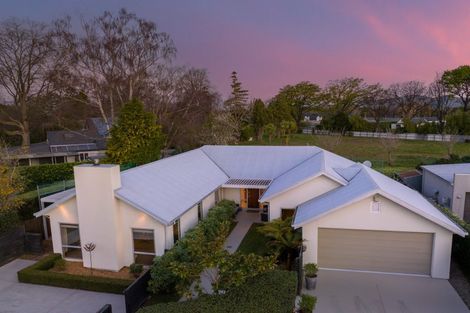 Photo of property in 142 North Parade, Richmond, Christchurch, 8013