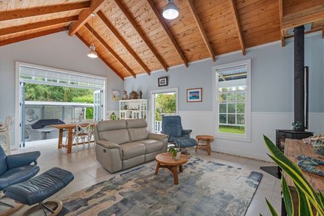 Photo of property in 17 Cemetery Road, Kuaotunu, Whitianga, 3592