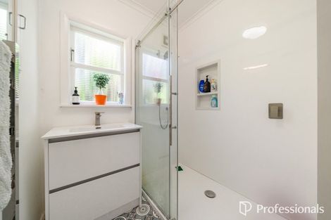 Photo of property in 6 Te Whiti Grove, Korokoro, Lower Hutt, 5012