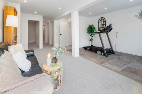 Photo of property in 44 Gosford Drive, Botany Downs, Auckland, 2010