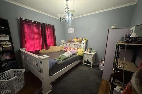 Photo of property in 22 Saint Ronans Avenue, Waterloo, Lower Hutt, 5011