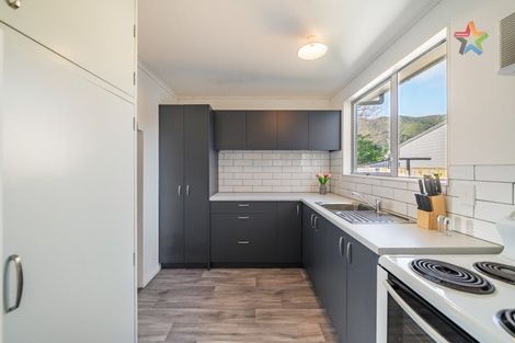 Photo of property in 6d Flock Grove, Fairfield, Lower Hutt, 5011