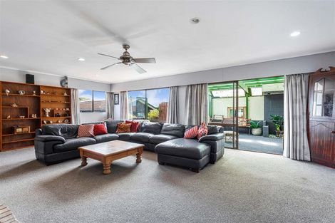 Photo of property in 13 Surf Road, Stanmore Bay, Whangaparaoa, 0932