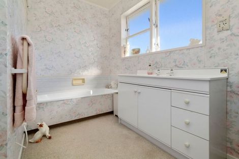 Photo of property in 11 Mckeefry Grove, Tawa, Wellington, 5028