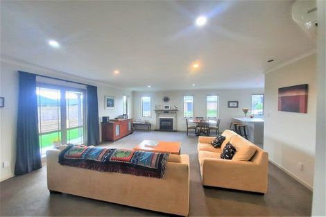 Photo of property in 1 D'urville Place, Kelvin Grove, Palmerston North, 4414