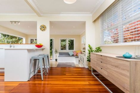 Photo of property in 52 Normanton Street, Glenfield, Auckland, 0629