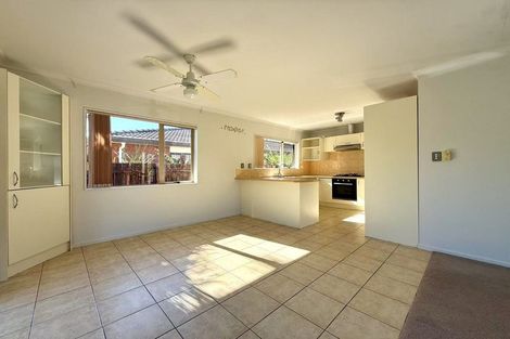 Photo of property in 17 Parkcrest Drive, Henderson, Auckland, 0612