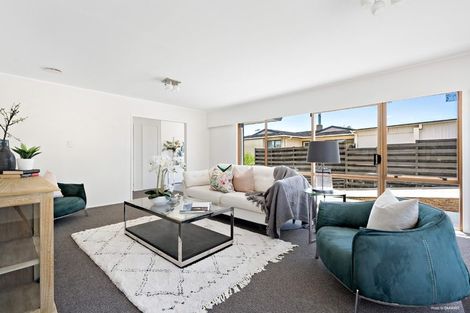 Photo of property in 71 Prince Regent Drive, Half Moon Bay, Auckland, 2012