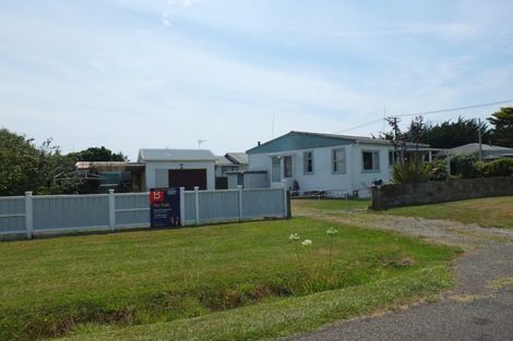 Photo of property in 8a Te Awa Street, Foxton Beach, Foxton, 4815