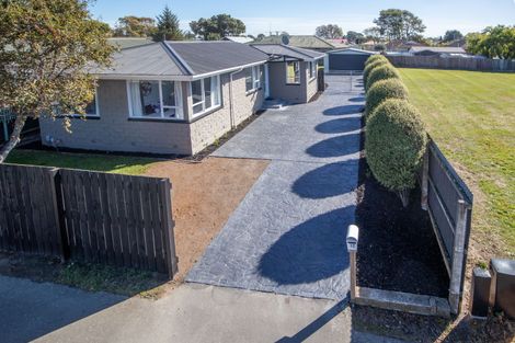 Photo of property in 12 Rosanna Place, Aranui, Christchurch, 8061