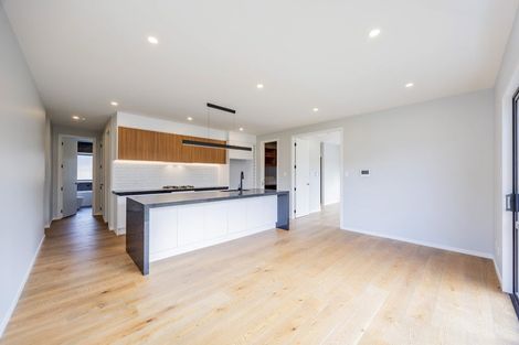 Photo of property in 13 Mcindoe Road, Kumeu, 0810