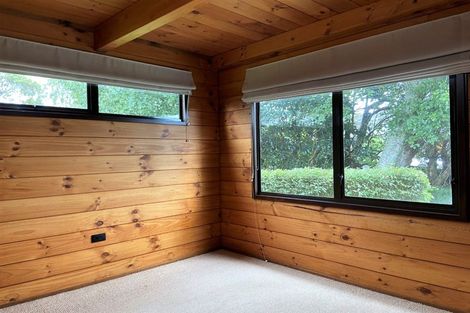 Photo of property in 1 Highlands Place, Highlands Park, New Plymouth, 4312