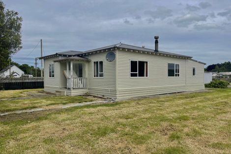 Photo of property in 50 Seaward Road, Edendale, 9825