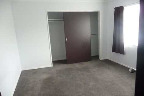 Photo of property in 4 Stella Grove, Newlands, Wellington, 6037