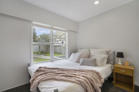 Photo of property in 1/13 Wykeham Place, Glenfield, Auckland, 0629