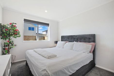 Photo of property in 9 Whata Street, Clarks Beach, 2122