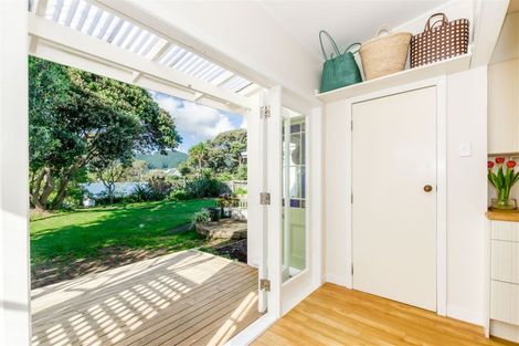 Photo of property in 37 Aperahama Street, Paekakariki, 5034