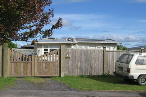 Photo of property in 16 Tawa Road, Te Atatu Peninsula, Auckland, 0610