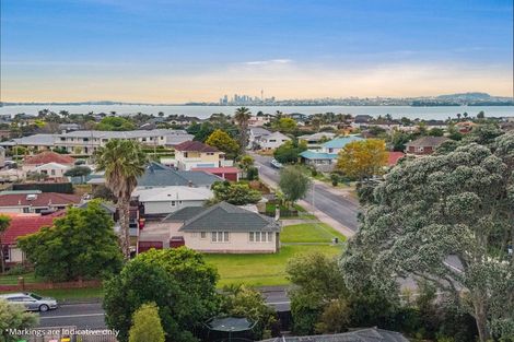 Photo of property in 9 Durham Street, Te Atatu Peninsula, Auckland, 0610