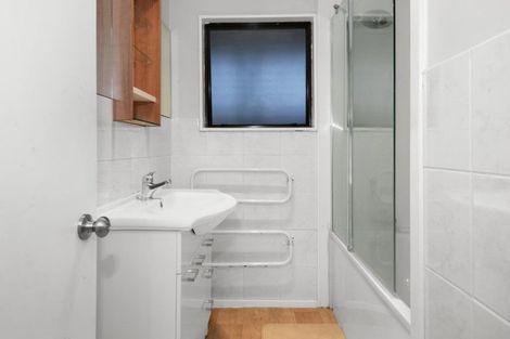 Photo of property in 2/72 Hyperion Drive, Randwick Park, Auckland, 2105