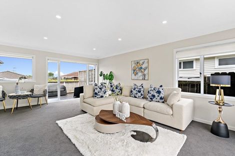 Photo of property in 1/28 Bleakhouse Road, Howick, Auckland, 2014