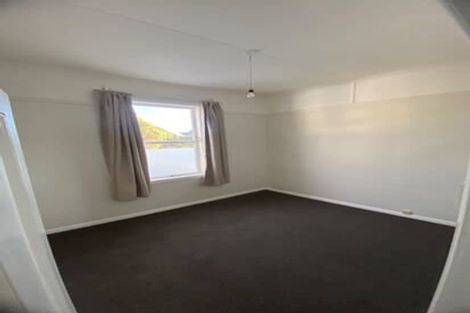 Photo of property in 16 Glendavar Street, Berhampore, Wellington, 6023